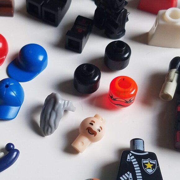 Lego Miscellaneous Mini Figure Pieces - Picture 10 of 12
